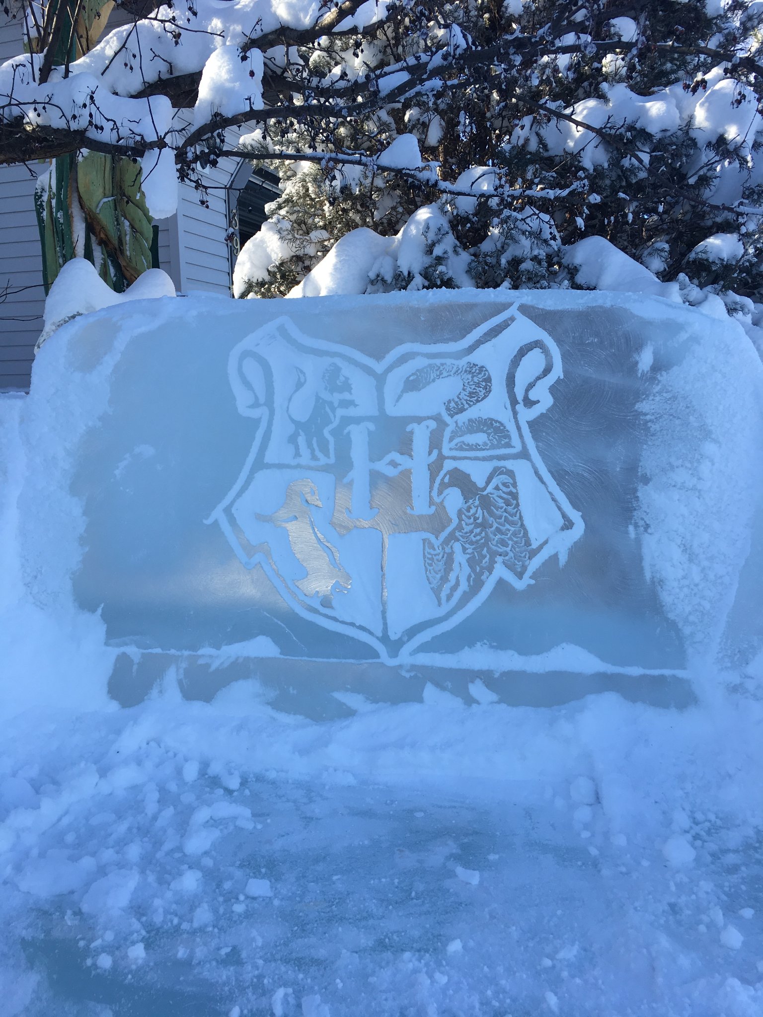Hogwarts loveseat ice sculpture