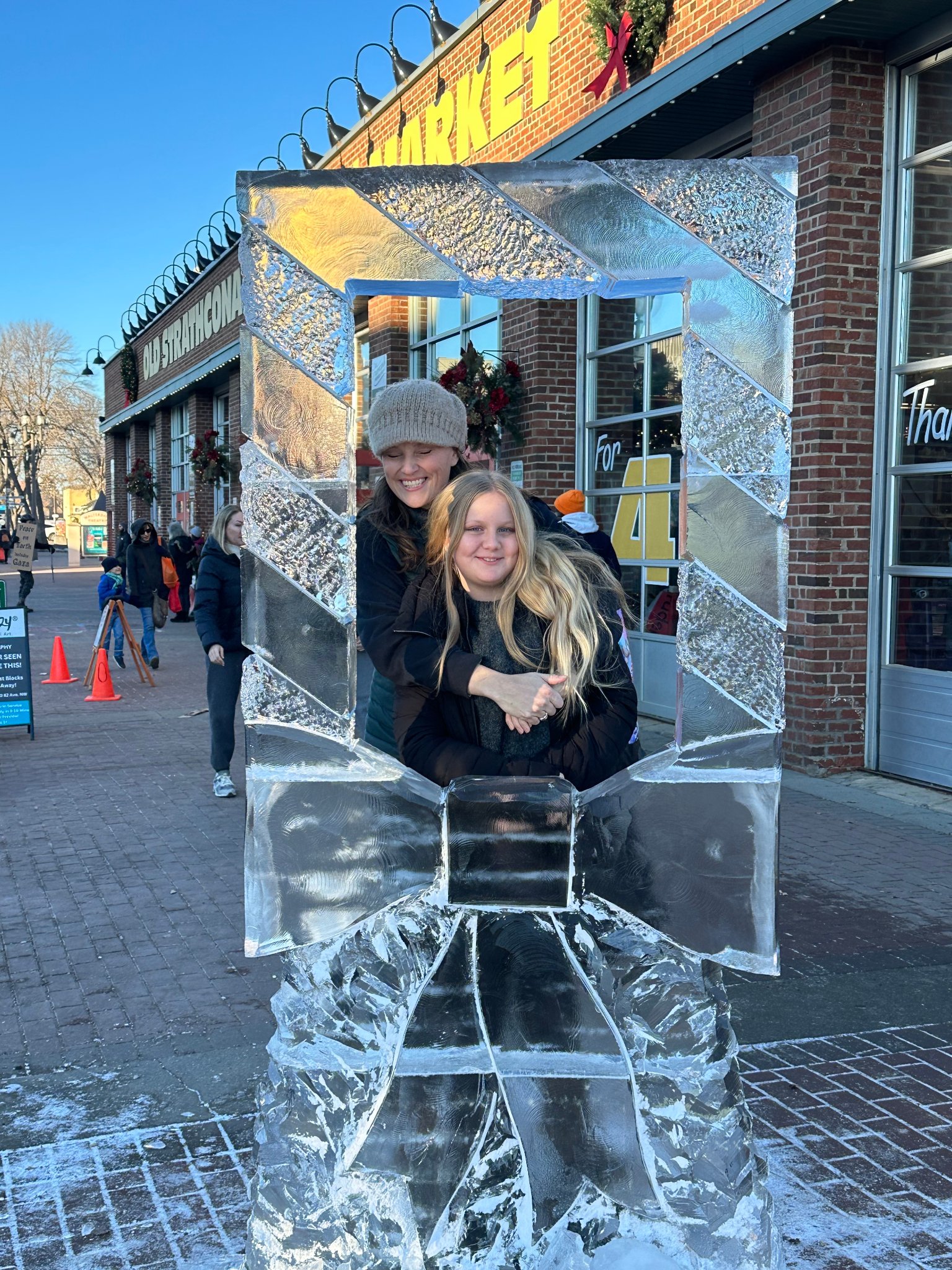 Holiday photo frame ice sculpture