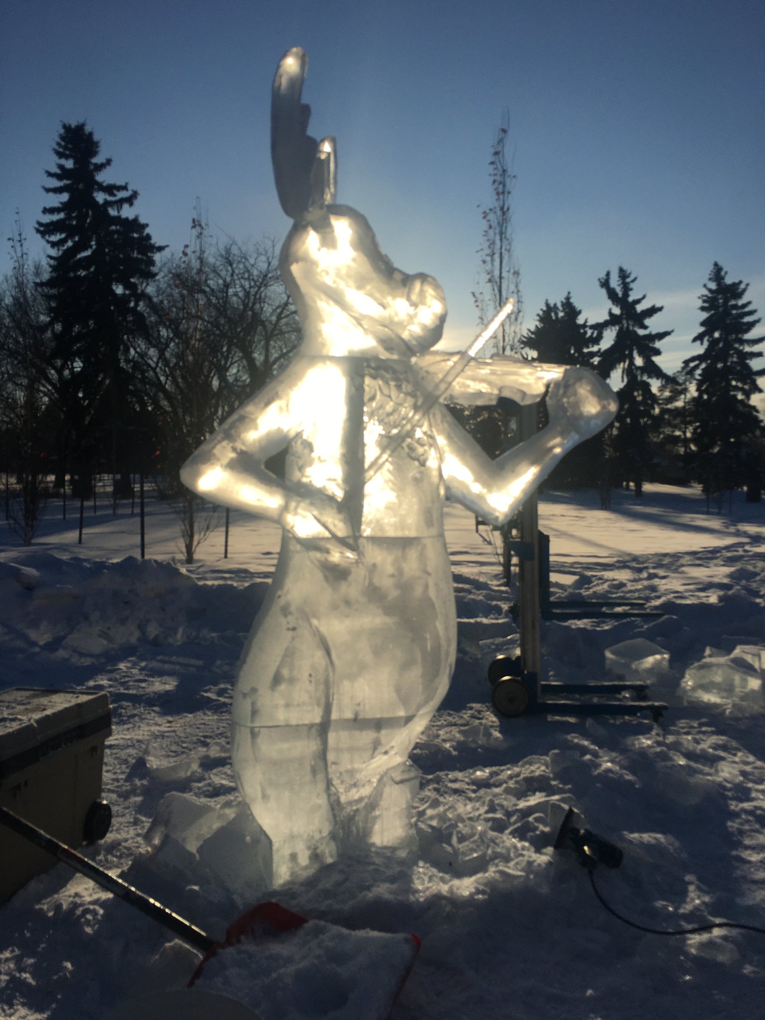 Minstrel moose playing violin ice sculpture