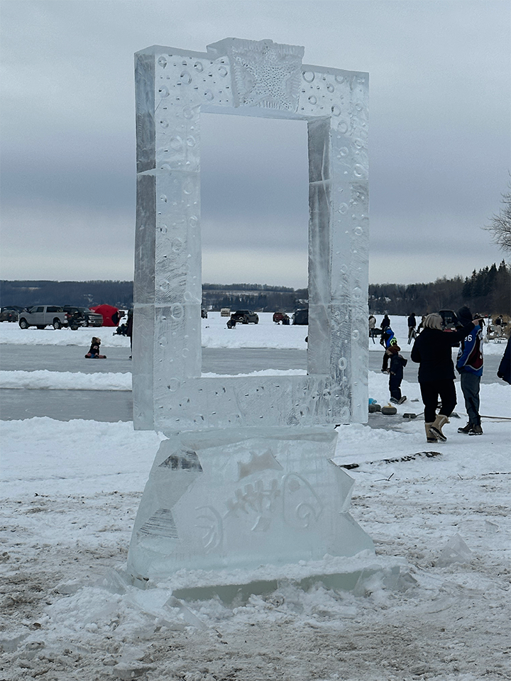 Ice photo frame selfie sculpture
